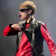 Justin Bieber aux NRJ Music Awards 2012 : grâce à ses fans, il sera là