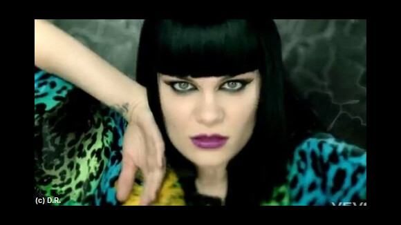 Jessie J : version arc-en-ciel pour le clip de Domino (VIDEO)