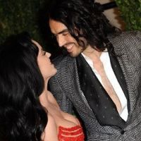 Katy Perry et Russell Brand oublient leurs alliances dans le tiroir