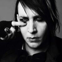 Manson dans le magazine &quot;V&quot;