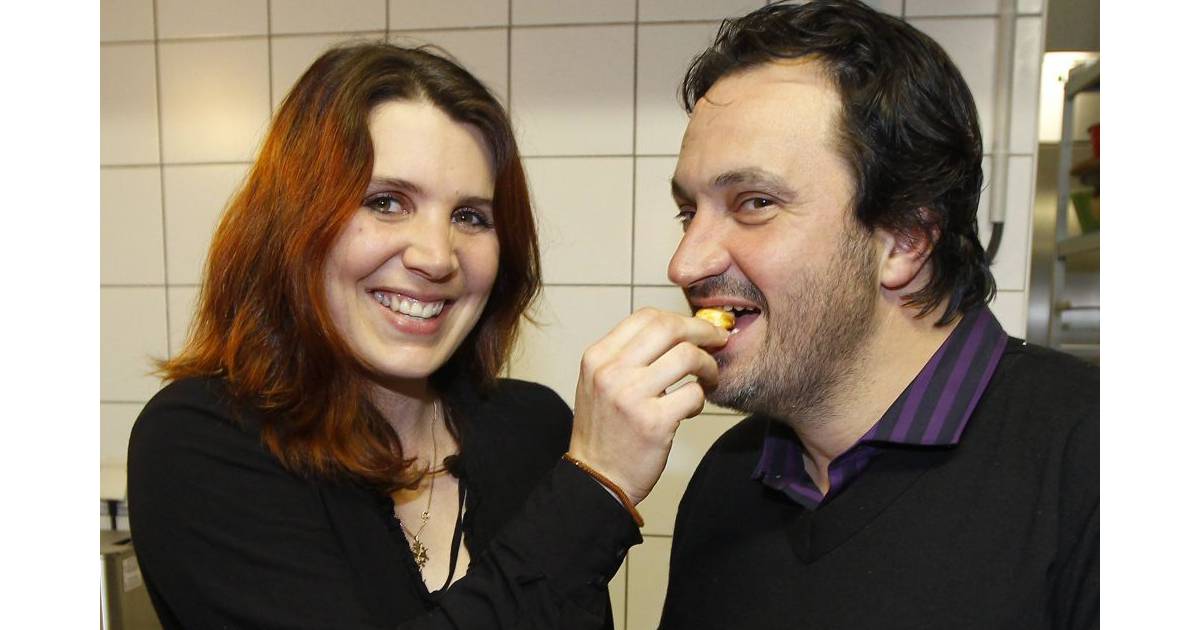 Anne Alassane Et Son Nouveau Compagnon 2021 Anne Alassane fait goûter un truc à un Monsieur - Purebreak