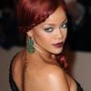 Rihanna, torride, en sirène rousse