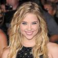 Ashley Benson tout sourire