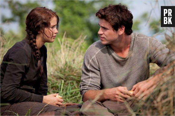 Katniss (Jennifer Lawrence) et Gales (Limam Hemsworth) dans Hunger Games