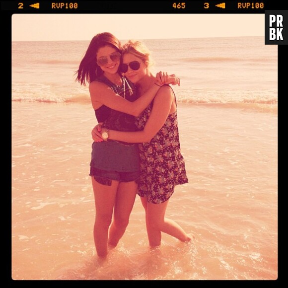 Ashley Benson et Selena Gomez à la plage !