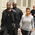 Kim Kardashian et Kanye West, pas de bisou devant les photographes !