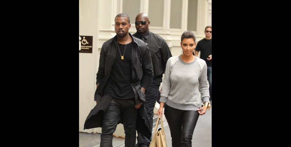 Kim Kardashian et Kanye West, pas de bisou devant les photographes !