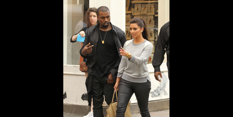 Kanye West ne quitte pas Kim Kardashian des yeux...