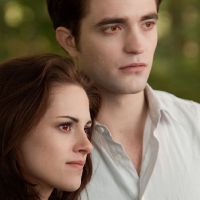Twilight 4 partie 2 : Edward et Bella collés, serrés et Jacob vénère en photos !