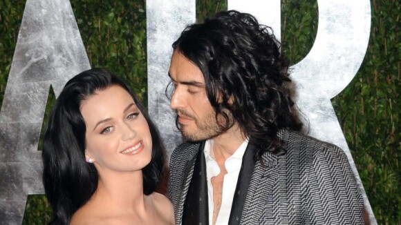 Katy Perry : Russell Brand réclame une seconde chance et pourrit un fan par jalousie (VIDEO)