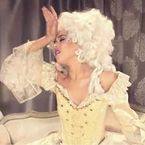 Beatriz Luengo de Un, Dos, Tres : Luenga, son clip en mode lolita avec Shaggy