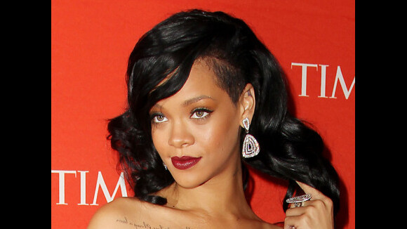Rihanna : un plan à 3 avec deux hommes ?!