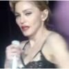 Madonna montre ses fesses !