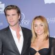 Liam Hemsworth kiffe la nouvelle coupe de Miley Cyrus