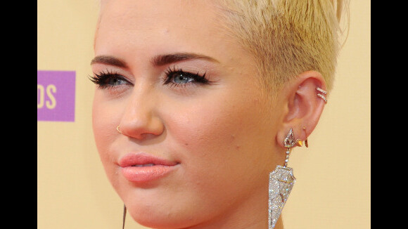 Miley Cyrus : elle se fout de la g*eule de sa soeur fan de One Direction