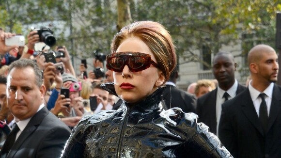 Lady Gaga : Avant le stade de France, une p*tain d'émeute devant son hôtel ! (VIDEO)