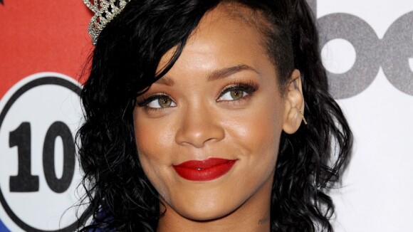 Rihanna : Sexy à souhait pour devenir la reine d'Halloween ! (PHOTOS)