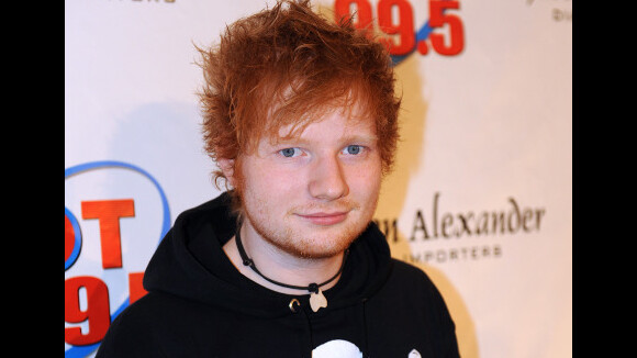 Ed Sheeran habillé comme un clochard selon le magazine GQ