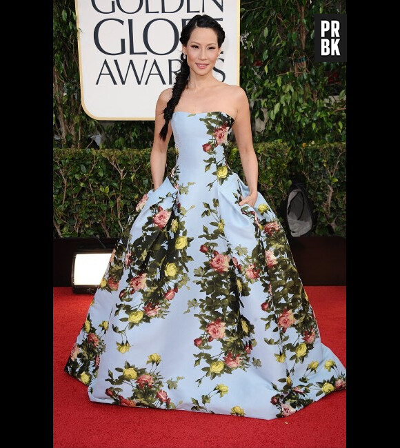 Lucy Liu fait un flop avec sa robe fleurie aux Golden Globes 2013