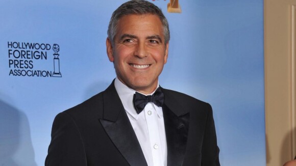 George Clooney fan du lifting... des testicules ! Il vous présente le repassage de boules