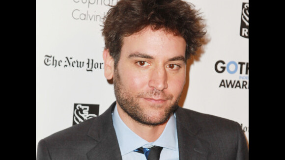 Josh Radnor (How I Met Your Mother) célibataire : il galère en amour comme Ted Mosby !