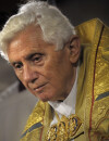 Le pape Benoît XVI démissionne.