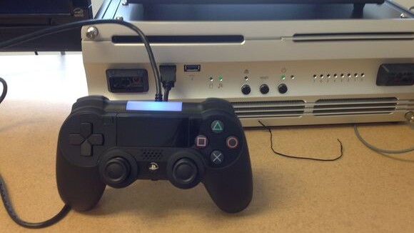 PS4 : la manette dévoilée avec une "photo fuite" ?