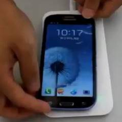 Samsung Galaxy S4 : chargeur sans fil, View Cover, les accessoires à avoir !