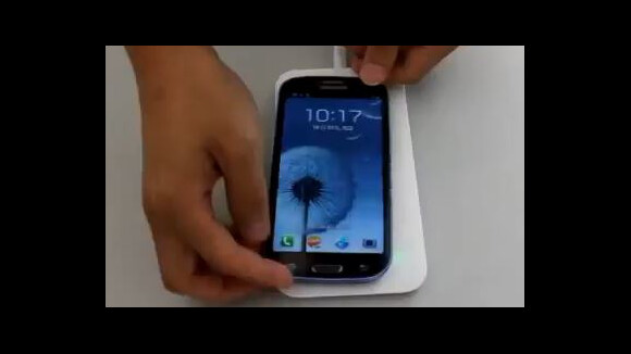 Samsung Galaxy S4 : chargeur sans fil, View Cover, les accessoires à avoir !