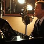 Dr House saison 8 : de la blouse au blues, Hugh Laurie vous offre son nouveau single