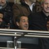 Nicolas Sarkozy rigole bien, entre Nasser El-Kelhaïfi et Leonardo, au parc des Princes le 29 mars 2013