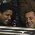 Nicolas Sarkozy est assis à côté de Nasser El-Kelhaïfi, le président du PSG, au parc des Princes le 29 mars 2013