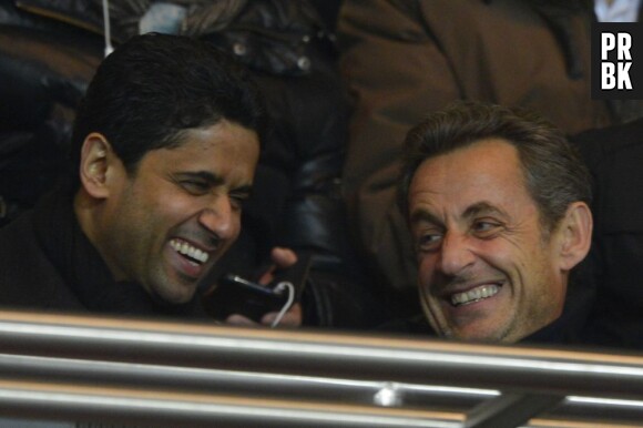 Nicolas Sarkozy est assis à côté de Nasser El-Kelhaïfi, le président du PSG, au parc des Princes le 29 mars 2013