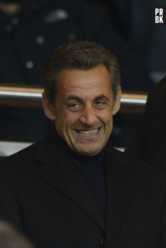 Nicolas Sarkozy grand sourire malgré sa mise en examen, au parc des Princes le 29 mars 2013
