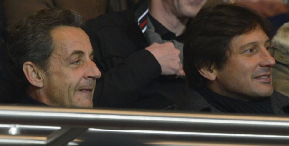 Nicolas Sarkozy avec Leonard, directeur sportif du PSG, au parc des Princes le 29 mars 2013