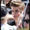 "Avant d'essayer de frapper les paparazzis, je m'assure que mon mascara est bien mis - Justin Bieber", tweete Drake Bell