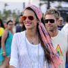 Alessandra Ambrioso a apporté un petit vent d'été avec son short rose lors du Festival Coachella.