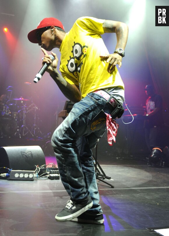 Pharrell Williams en pantalon taille basse