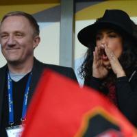 Finale Coupe de la Ligue 2013 : Salma Hayek, supportrice au taquet mais déçue