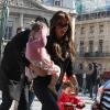 Victoria Beckham et sa petite Harper en virée à Paris