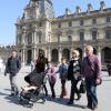 Direction le Louvre pour Victoria Beckham et ses enfants ce dimanche 21 avril