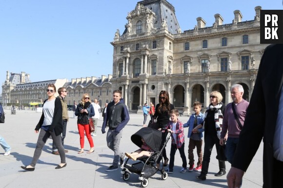 Victoria Beckham et ses bambins visitent le Musée du Louvre ce dimanche 21 avril