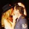 Zac Efron s'en donne à coeur joie pour embrasser sa co-star Halston Sage