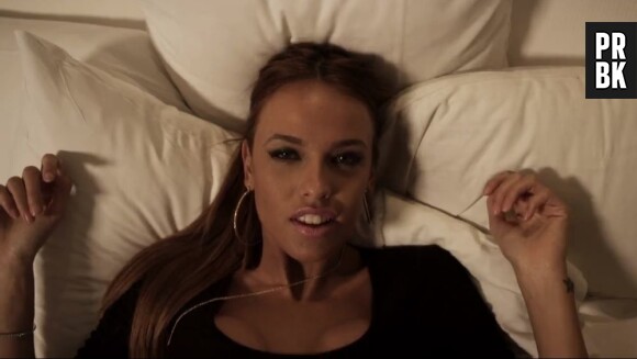 Vanessa Lawrens (Les Anges 5) dans 'Jouets', le clip de Monseigneur Mike