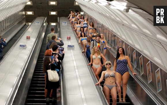 Des femmes en bikini à l'assaut du métro londonien pour Nivea