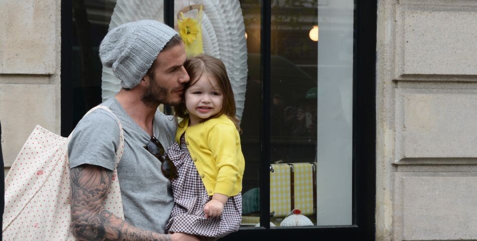 Harper, tout sourire dans les bras de papa David Beckham