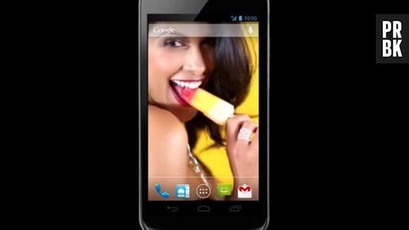 Ayem multiplie les poses sexy et sensuelles dans cette application mobile.