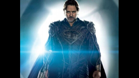 Man of Steel : le Général Zod enchaîné, Jor-El arme à la main sur de nouvelles affiches