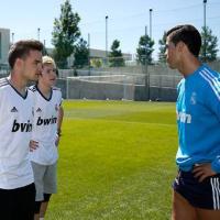 Cristiano Ronaldo, Sergio Ramos, José Mourinho... : le Real Madrid en mode groupie avec One Direction