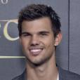 Enfin une copine sérieuse pour Taylor Lautner ?
